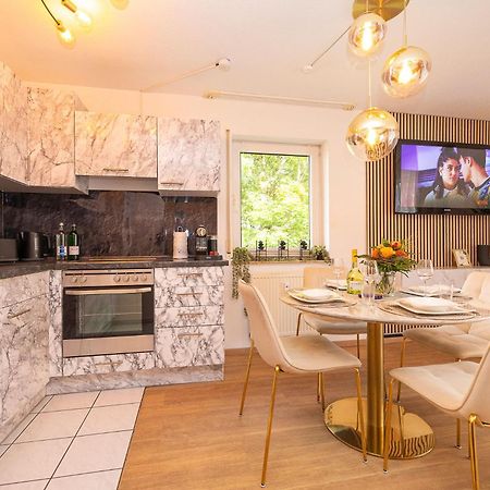 Luxx Home Bc, Zentral - Fuer 4 Personen - Balkon - Parken - Voll Ausgestattete Kueche Biberach an der Riß 외부 사진