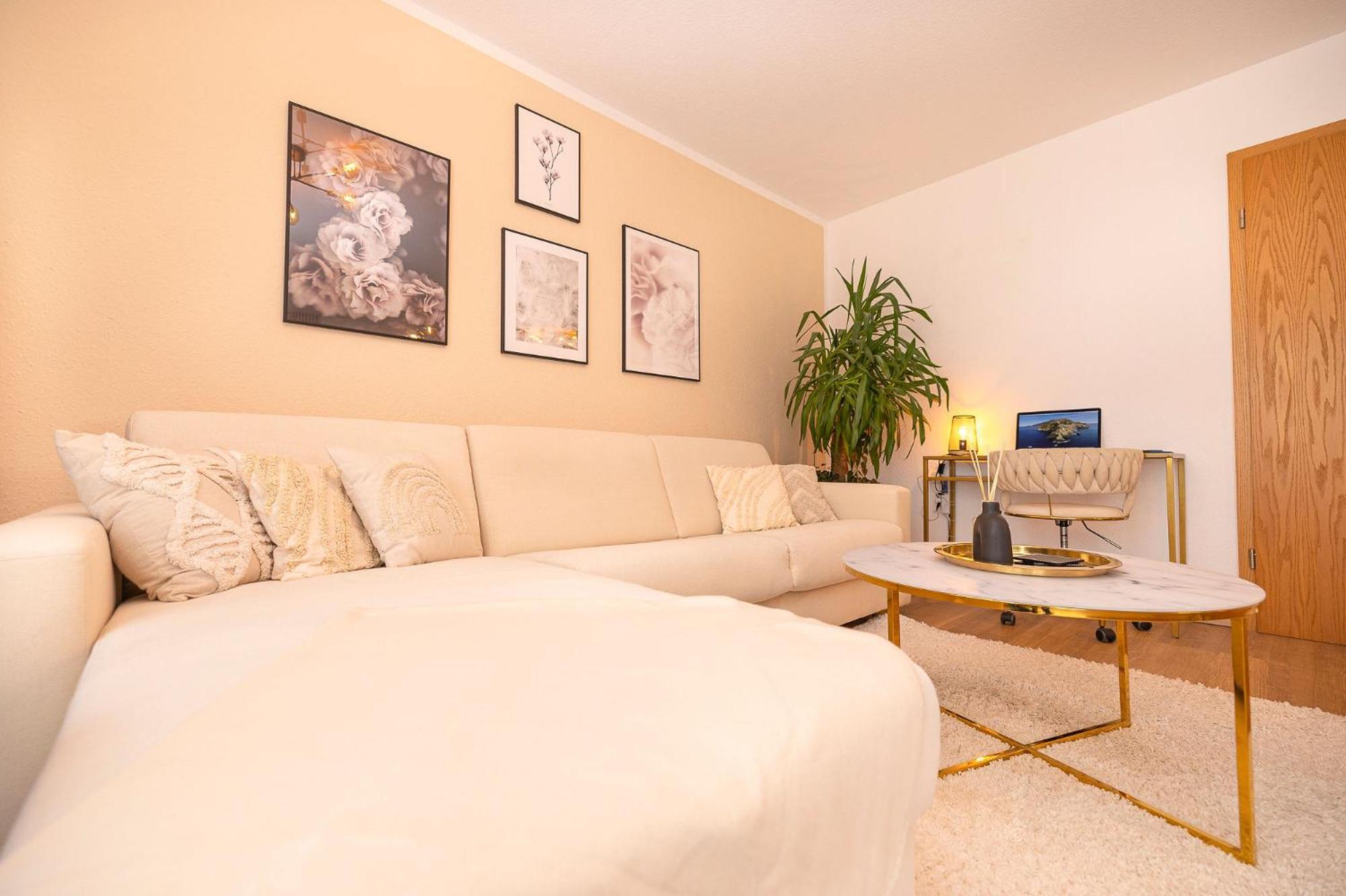 Luxx Home Bc, Zentral - Fuer 4 Personen - Balkon - Parken - Voll Ausgestattete Kueche Biberach an der Riß 외부 사진