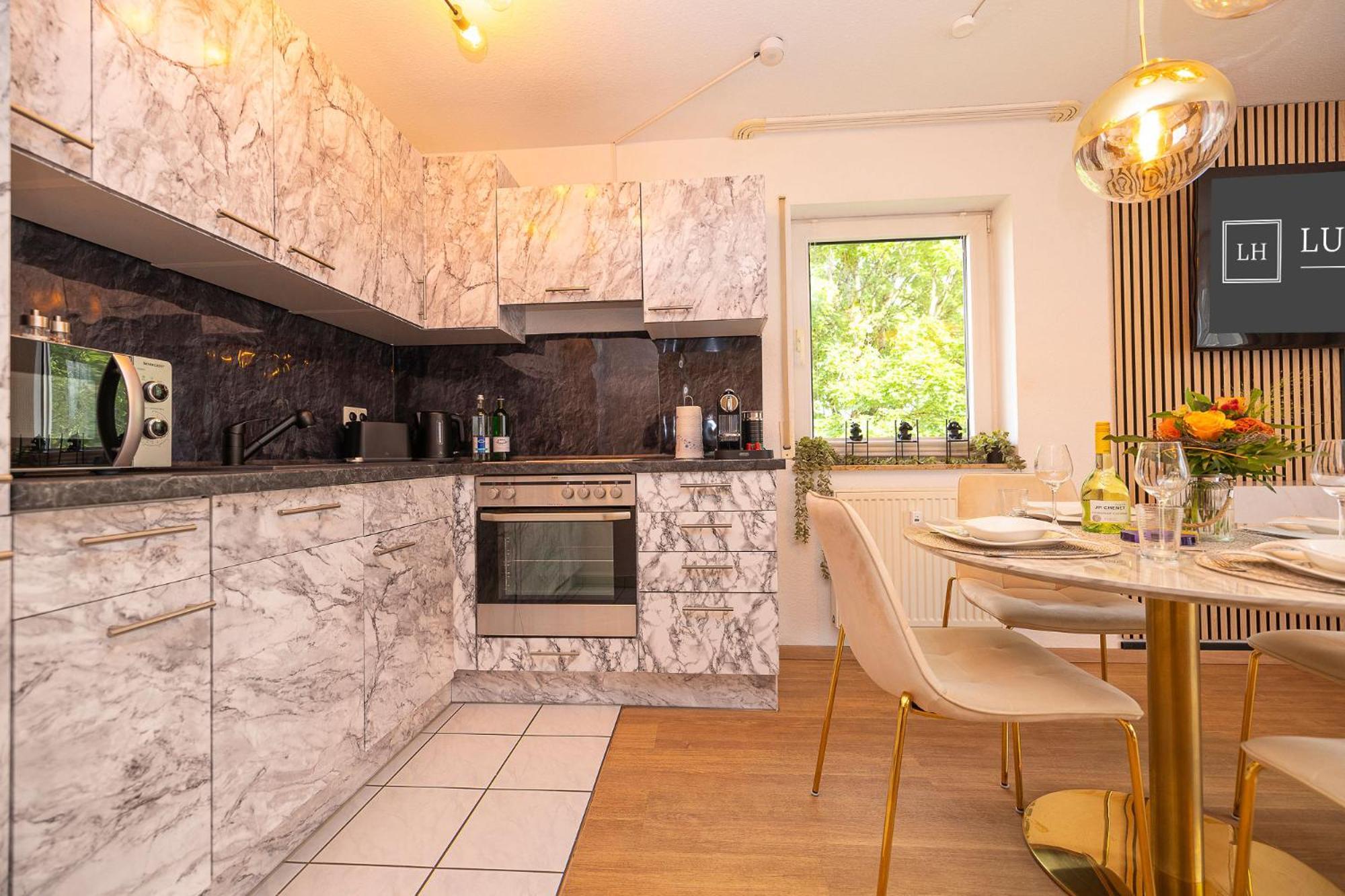Luxx Home Bc, Zentral - Fuer 4 Personen - Balkon - Parken - Voll Ausgestattete Kueche Biberach an der Riß 외부 사진