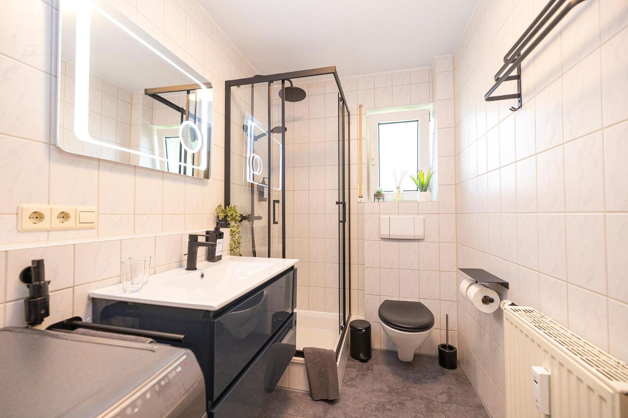 Luxx Home Bc, Zentral - Fuer 4 Personen - Balkon - Parken - Voll Ausgestattete Kueche Biberach an der Riß 외부 사진