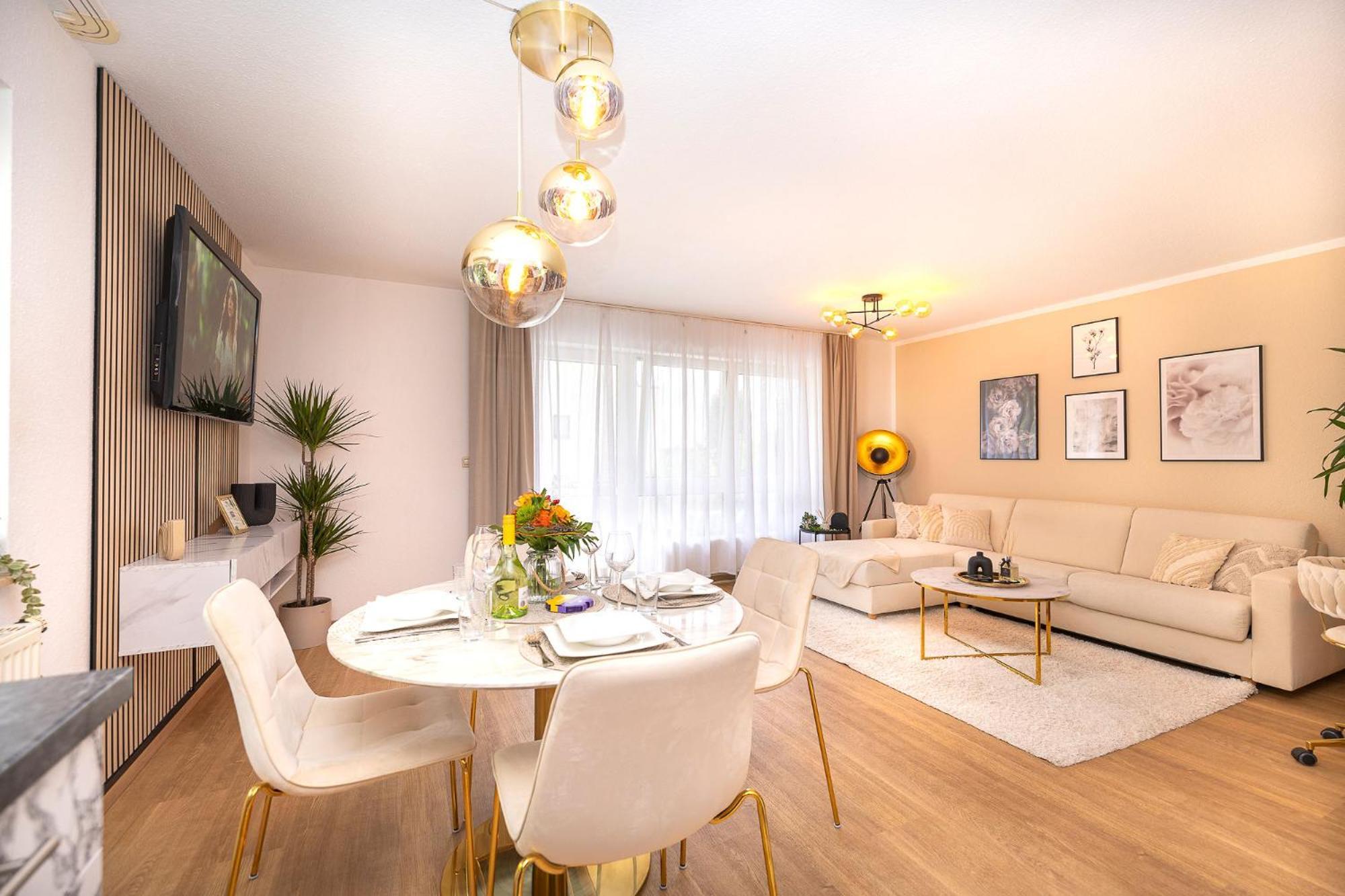 Luxx Home Bc, Zentral - Fuer 4 Personen - Balkon - Parken - Voll Ausgestattete Kueche Biberach an der Riß 외부 사진